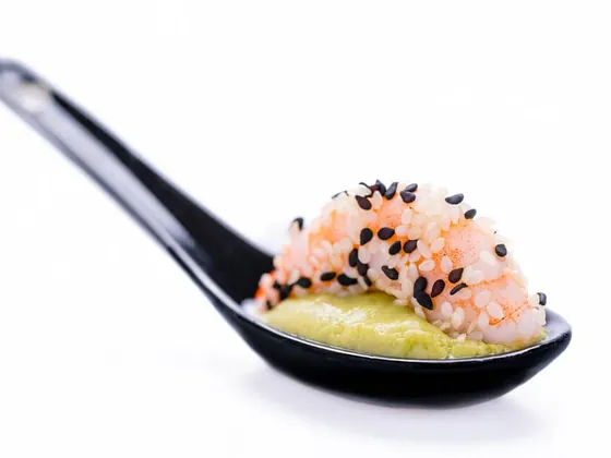 Bouchée cocktail aux crevettes et avocat, Entre Vous et Nous, traiteur à Versonnex